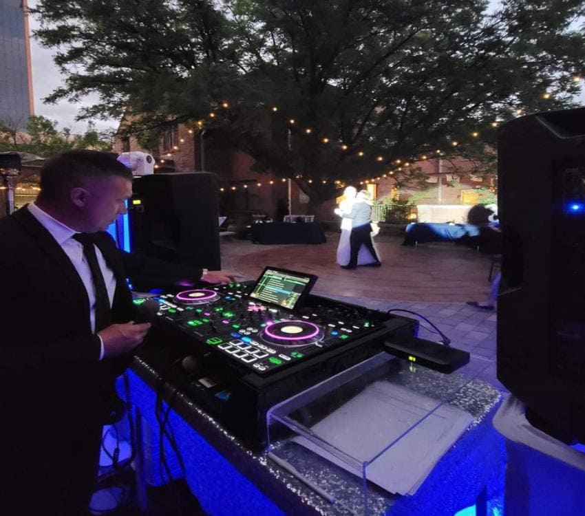 average cost of dj for wedding