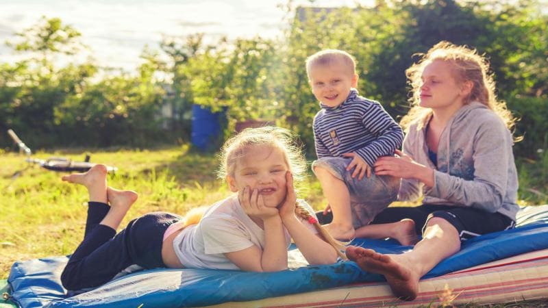 5 Ways to Keep Kids Entertained on Summer Travels